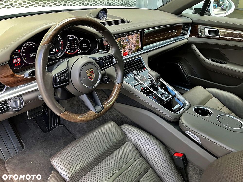 Porsche Panamera - 12
