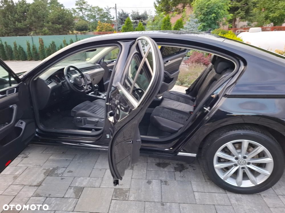 Volkswagen Passat 2.0 TDI (BlueMotion Technology) Highline - 29