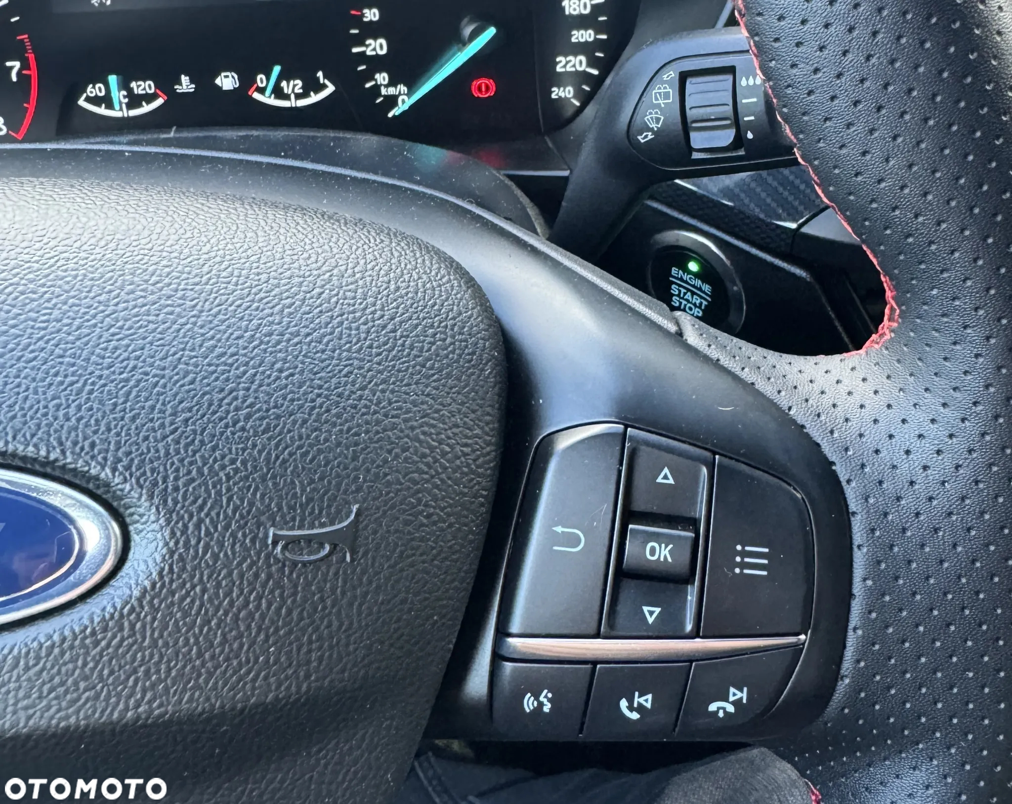 Ford Focus 1.0 EcoBoost Hybrid ST-LINE - 21