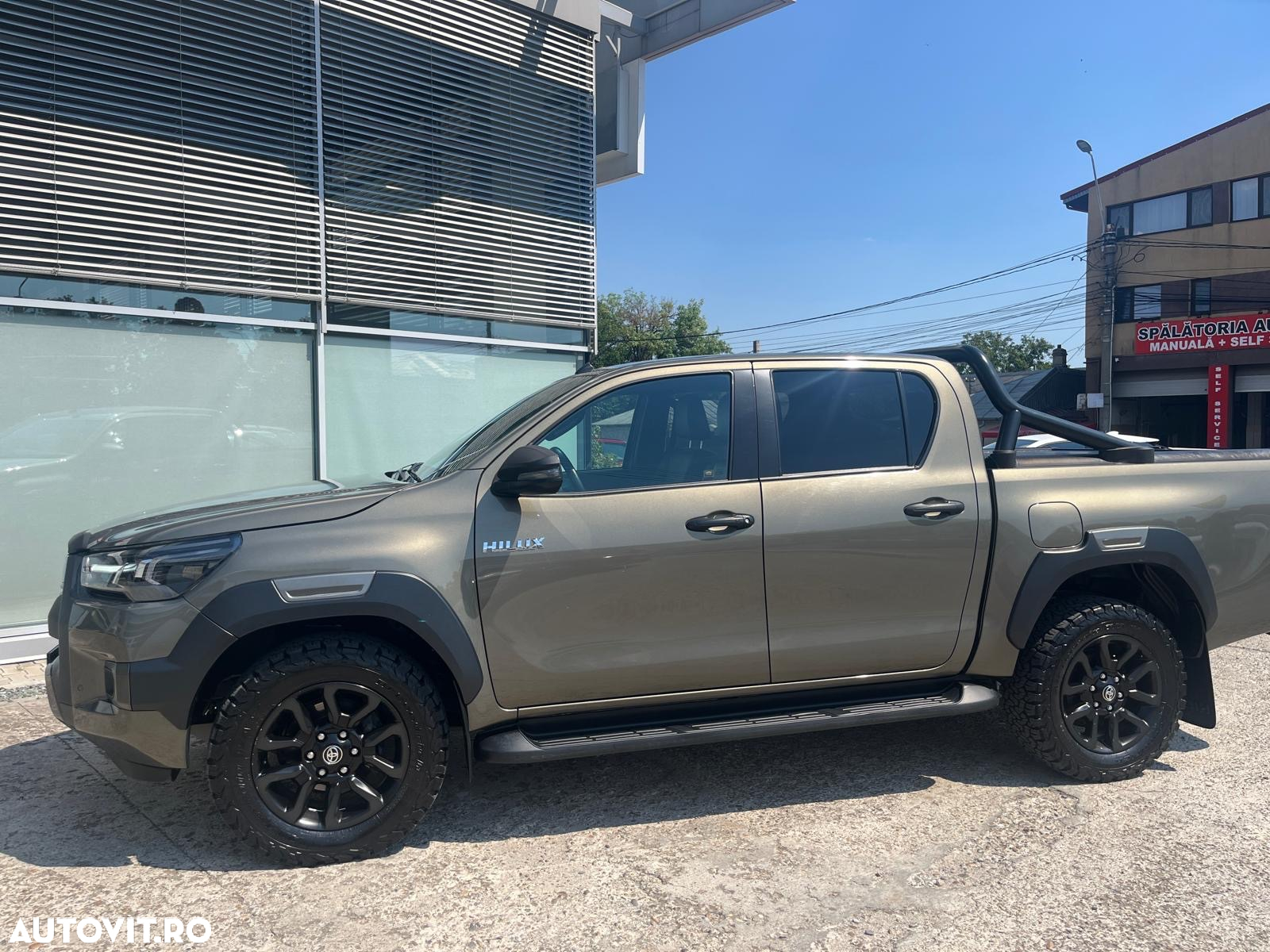 Toyota Hilux 2.8D 204CP 4x4 Double Cab AT Invincible - 3