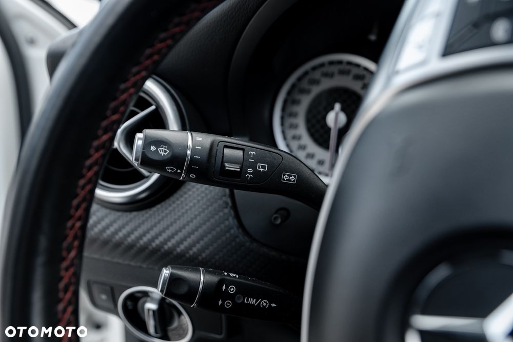 Mercedes-Benz Klasa A 250 4Matic 7G-DCT AMG Line - 37