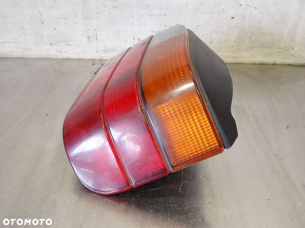 LAMPA PRAWA TYLNA BMW E36 318 TDS KOMBI 1.7 8371936  8371938 - 2