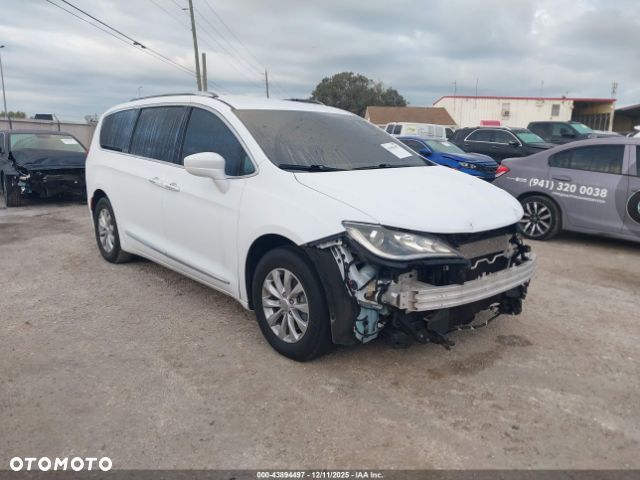 Chrysler Pacifica - 3