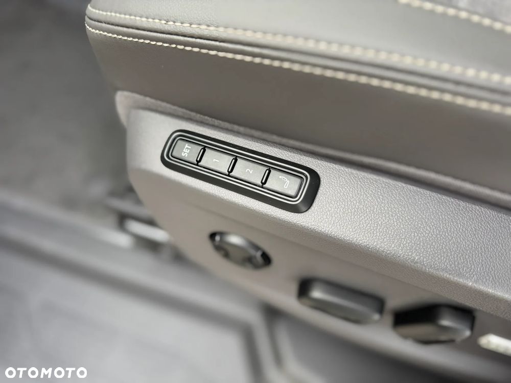 Volkswagen Multivan 2.0 TDI L2 Style DSG - 16