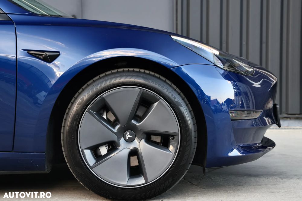 TESLA Model 3 2021 — imagine 12