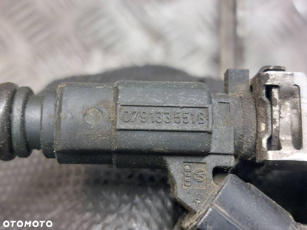 LISTWA WTRYSKOWA AUDI A8 D3 4.2 V8 079133551B 0280156180 077133681AA - 3