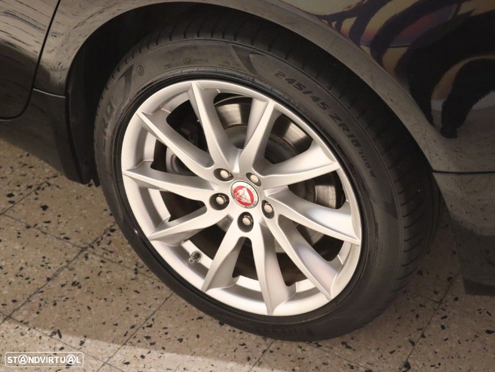 Jaguar XF 2.2 D Premium Luxury - 38
