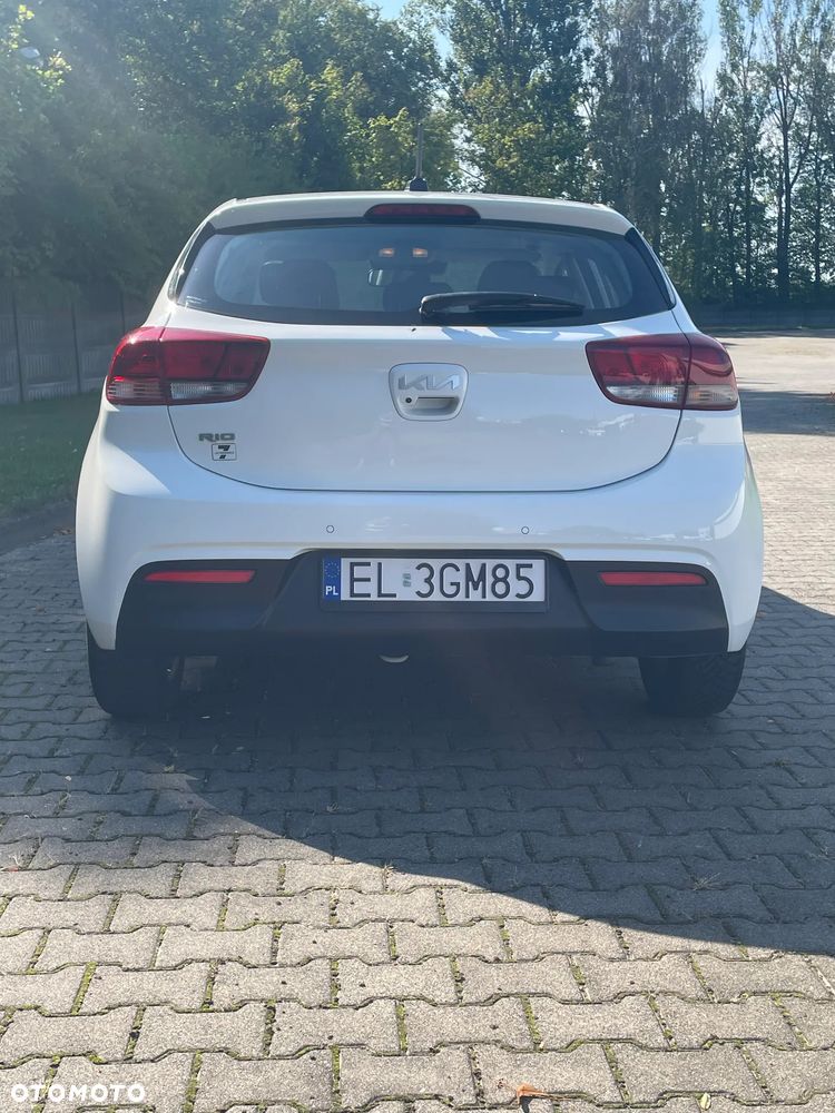 Kia Rio 1.2 L - 6