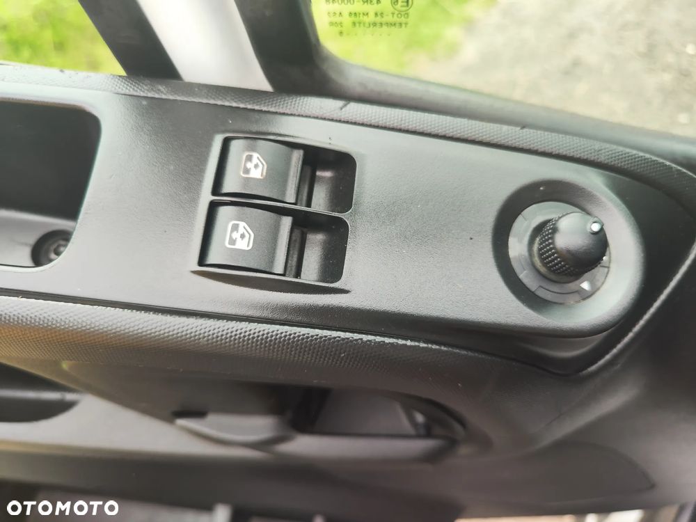 Iveco Daily 35S14 maxi brygadówka 7 osób - 18