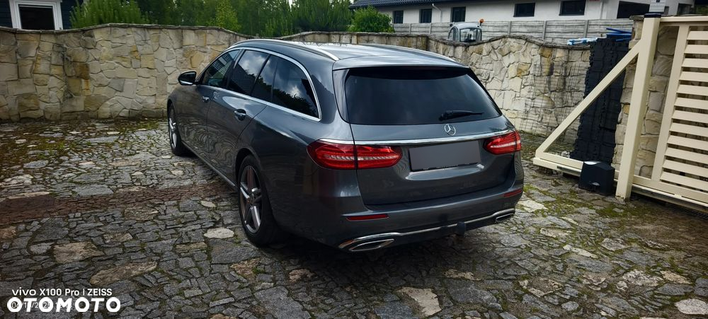Mercedes-Benz Klasa E 220 d 4-Matic 9G-TRONIC - 22