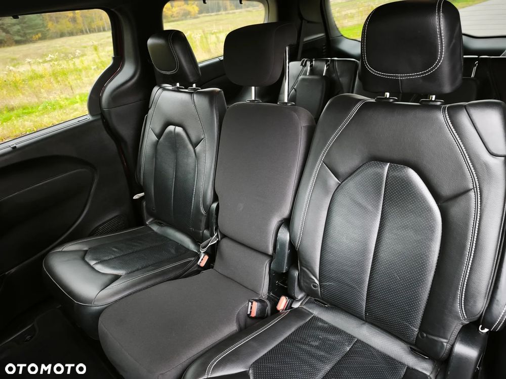 Chrysler Pacifica - 34