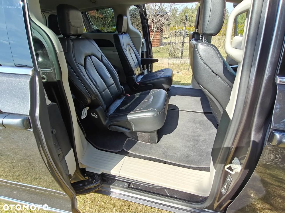 Chrysler Pacifica - 9