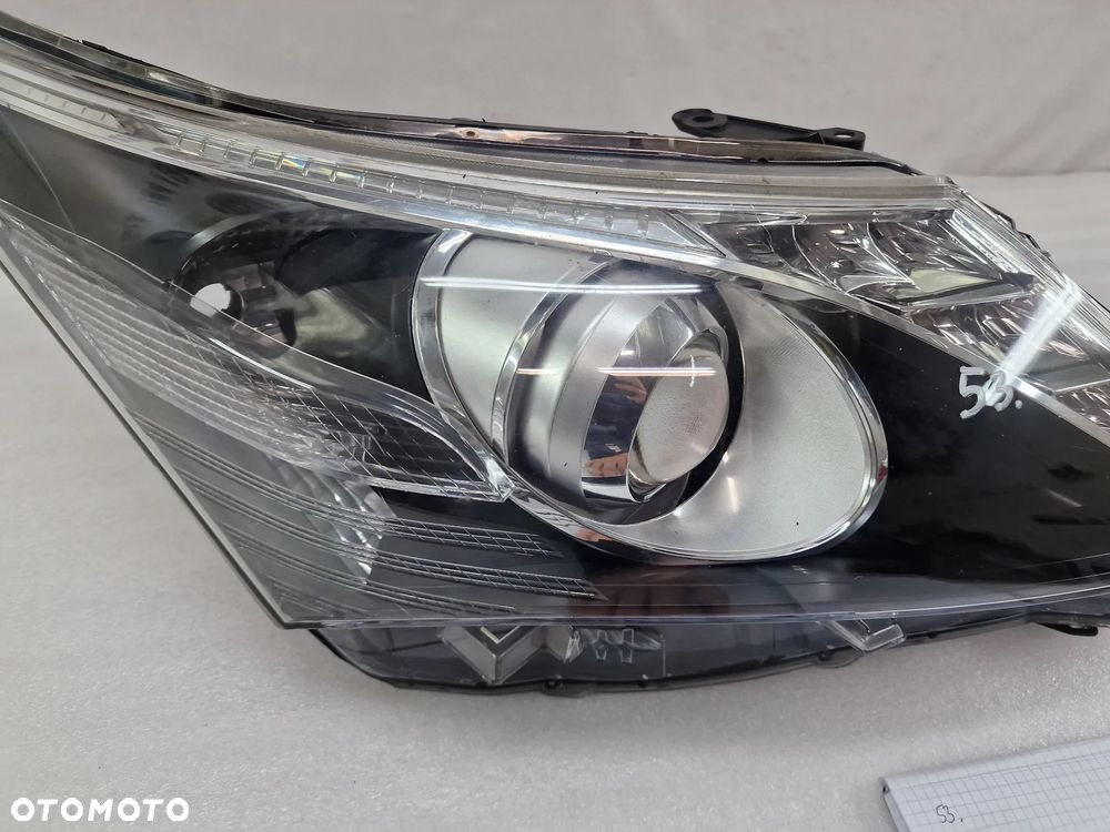 TOYOTA AVENSIS T27 LIFT 12- PRAWA LAMPA PRZEDNIA PRZÓD XENON , NR KOITO 05-28 , NR AUKCJI LPP53 - 5
