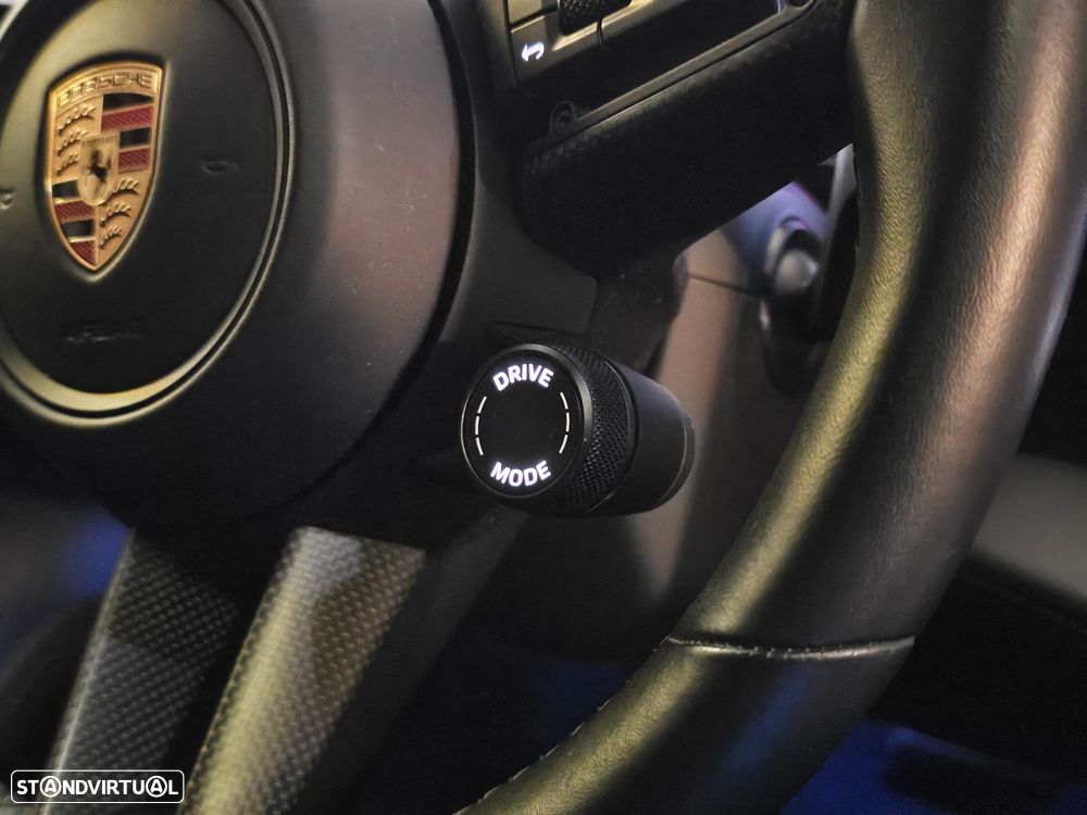 Porsche Taycan Cross Turismo 4 - 14