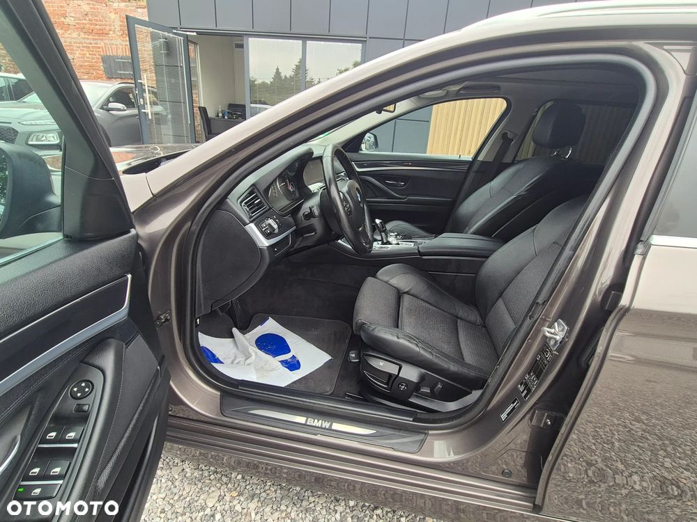 BMW Seria 5 520d - 25
