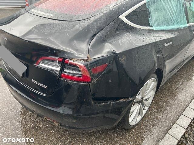 Tesla Model 3 - 10