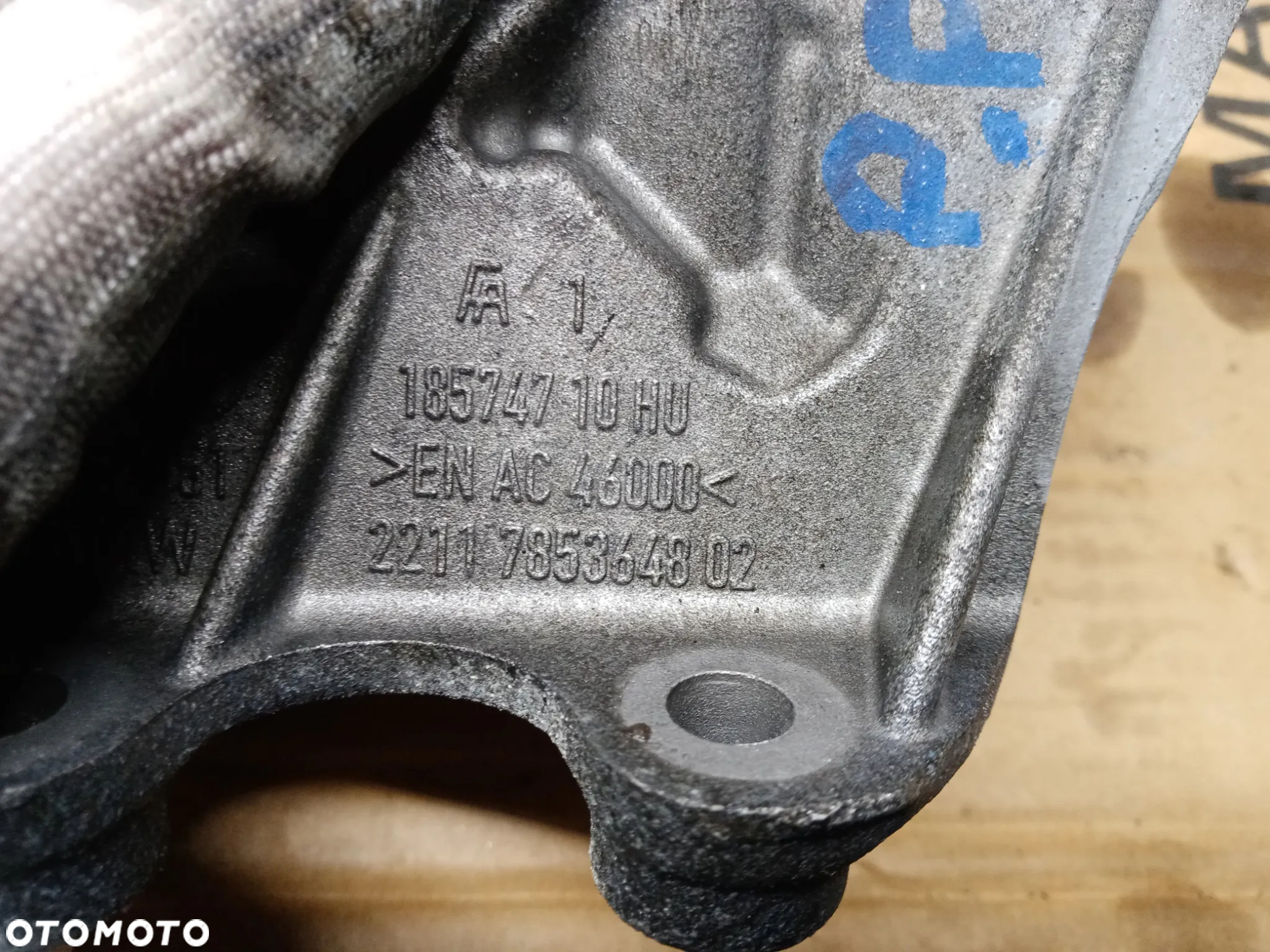 Łapa wspornik silnika BMW M5 G30 F90 4.4 V8 7853648 - 5