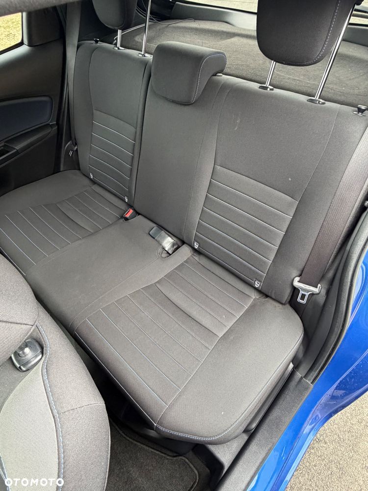 Toyota Yaris Hybrid 100 Selection - 32