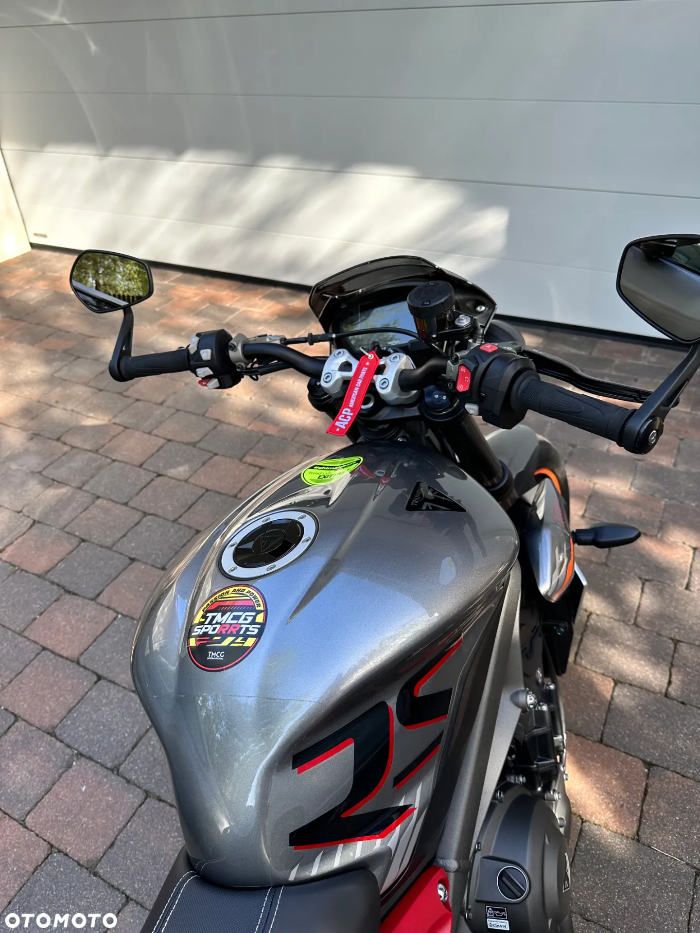 Triumph Street Triple - 8