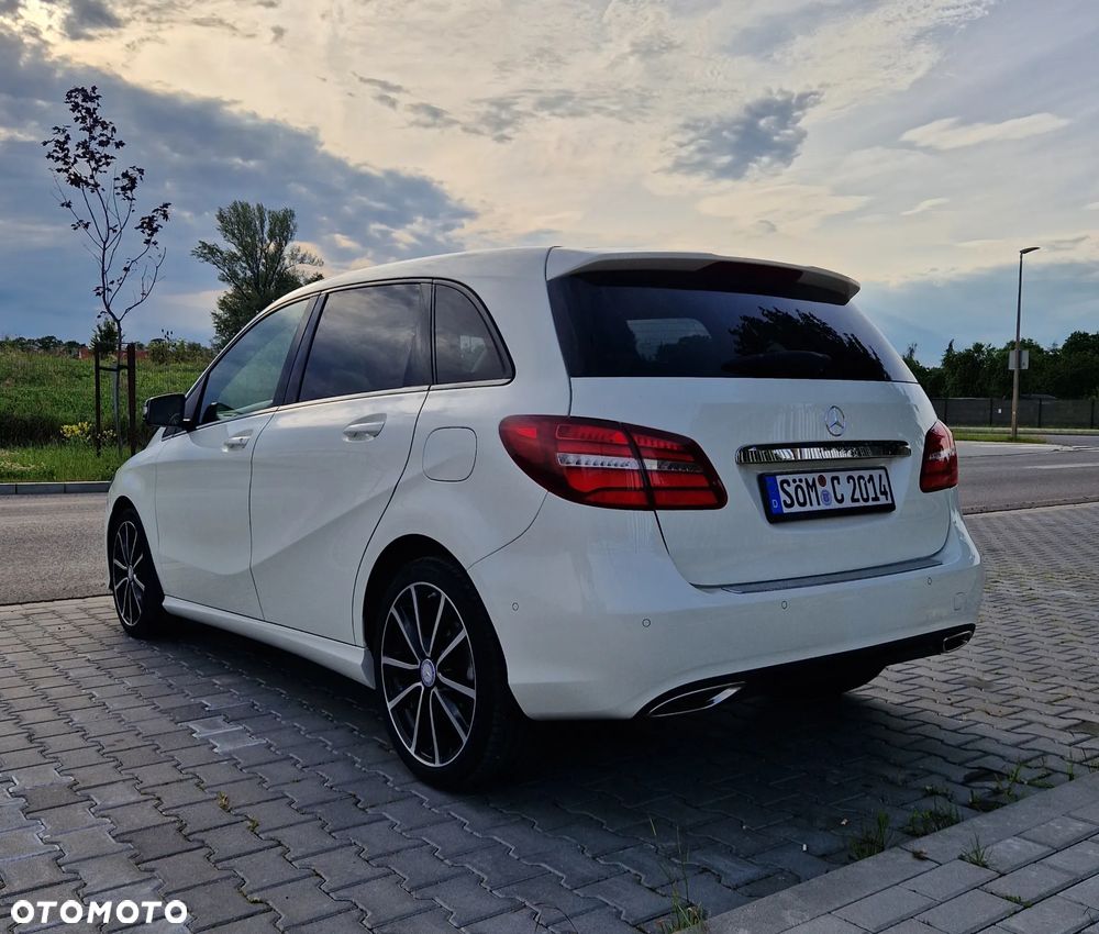 Mercedes-Benz Klasa B 180 UrbanStyle Edition - 15