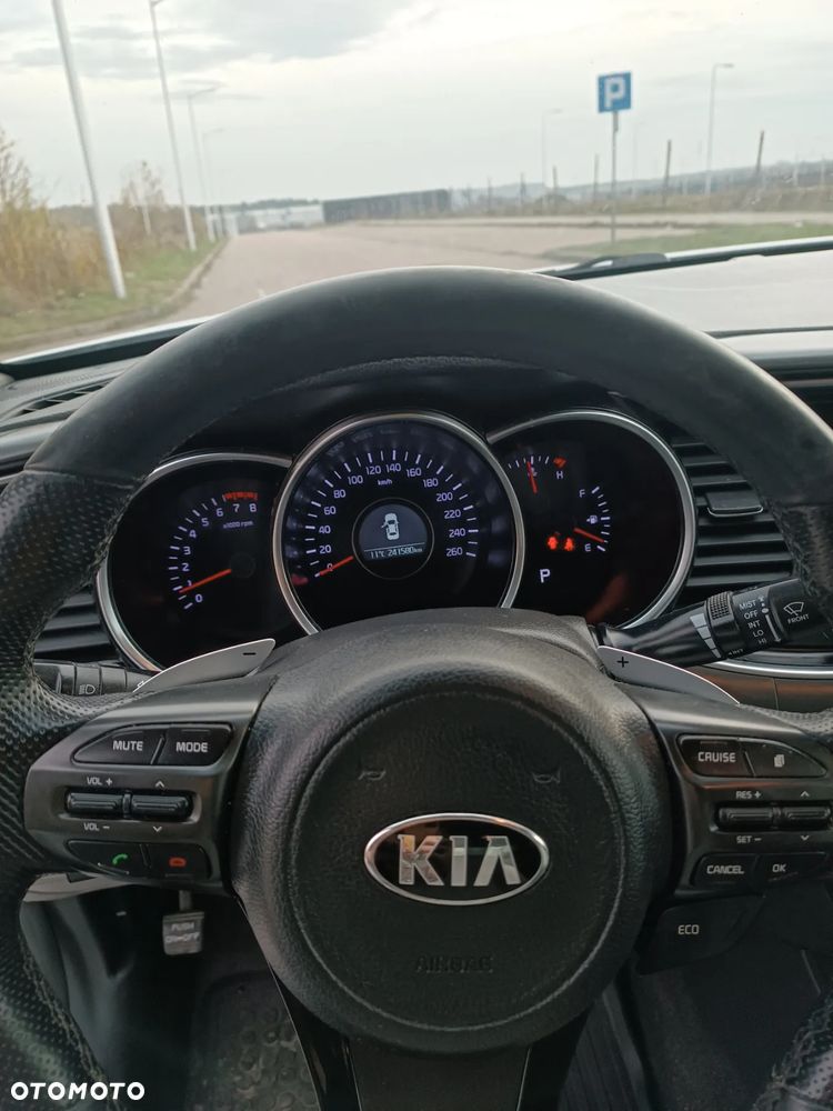 Kia Optima 2.0 L - 8