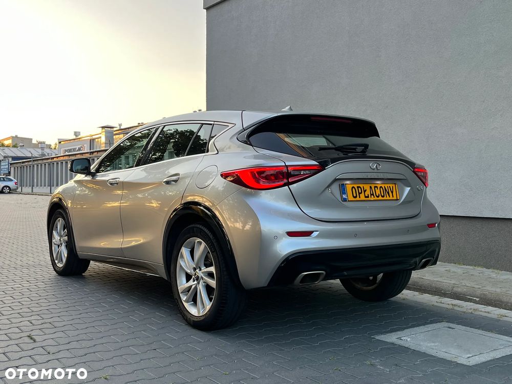 Infiniti Q30 - 11