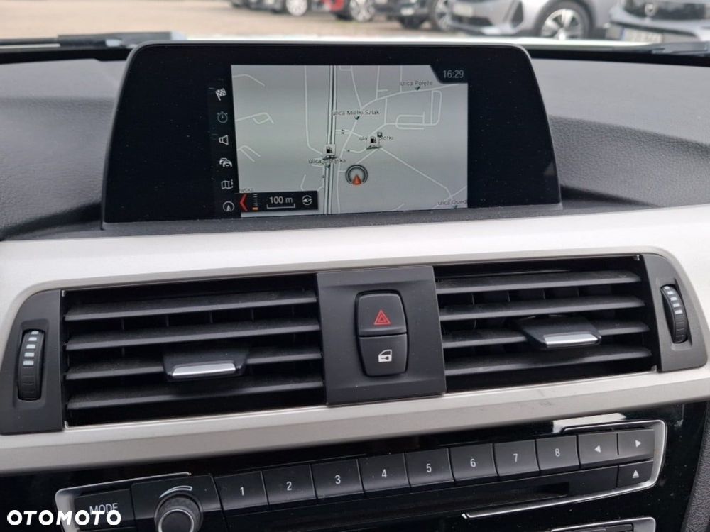BMW Seria 3 318i - 26