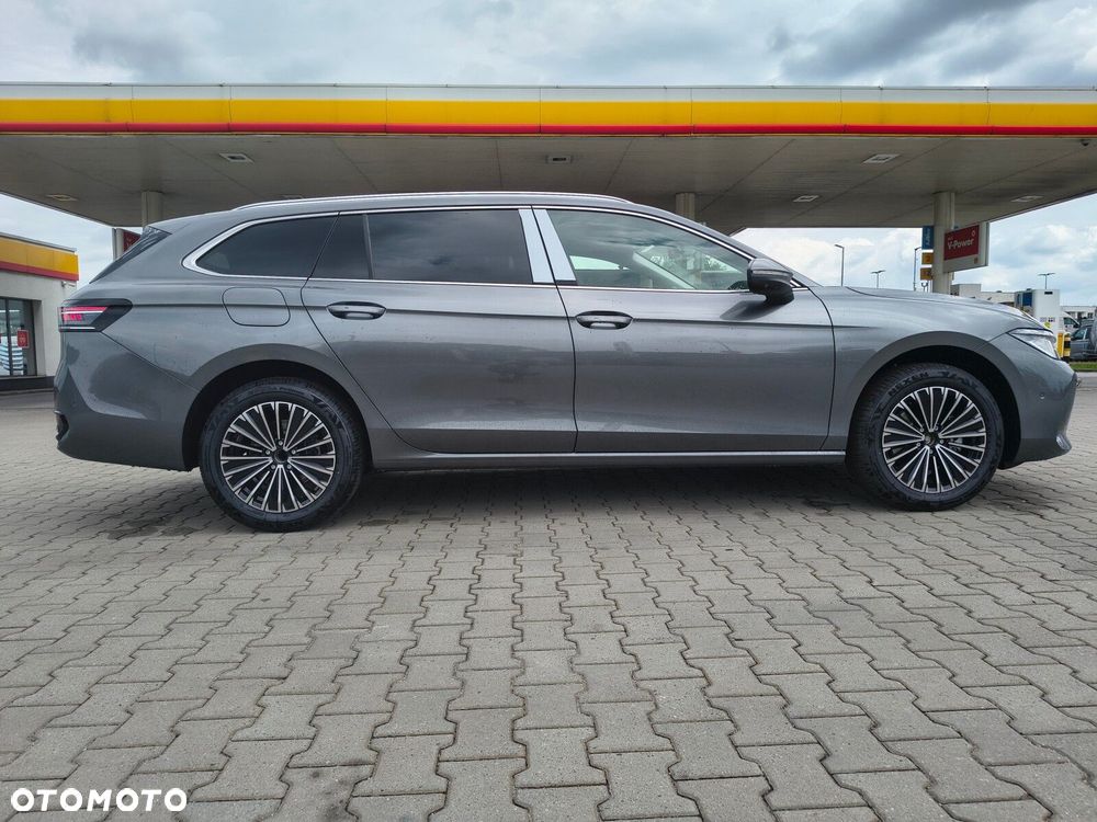 Volkswagen Passat - 4