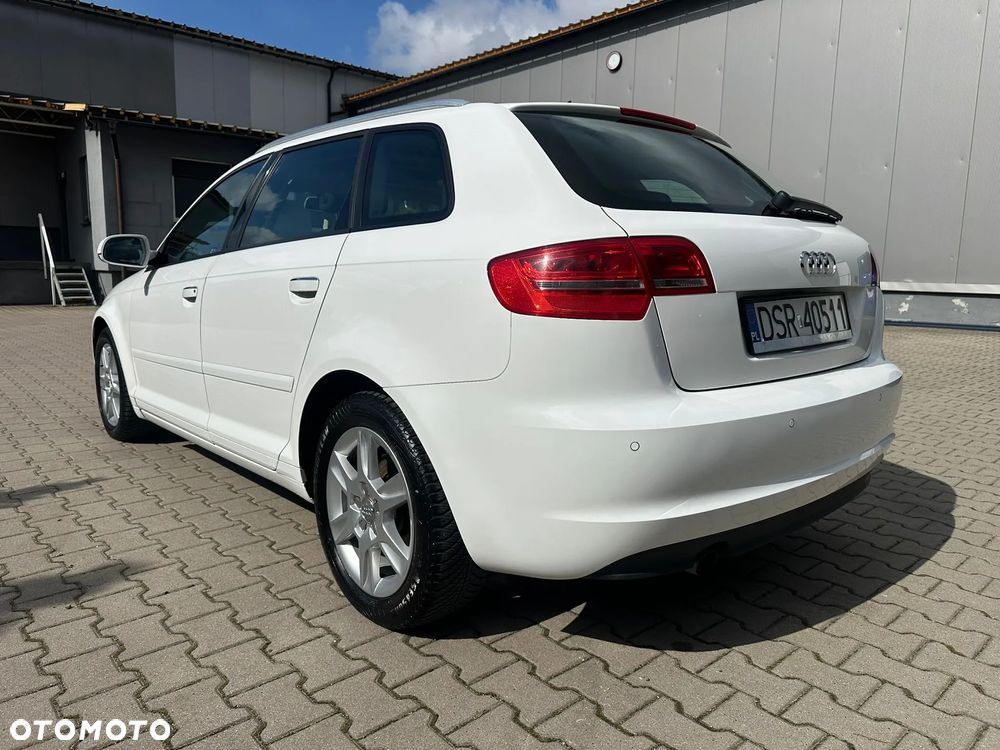 Audi A3 Sportback 1.6 TDI DPF Attraction S tronic - 3