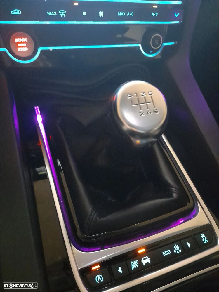Jaguar F-Pace 2.0 i4D Portfolio - 25
