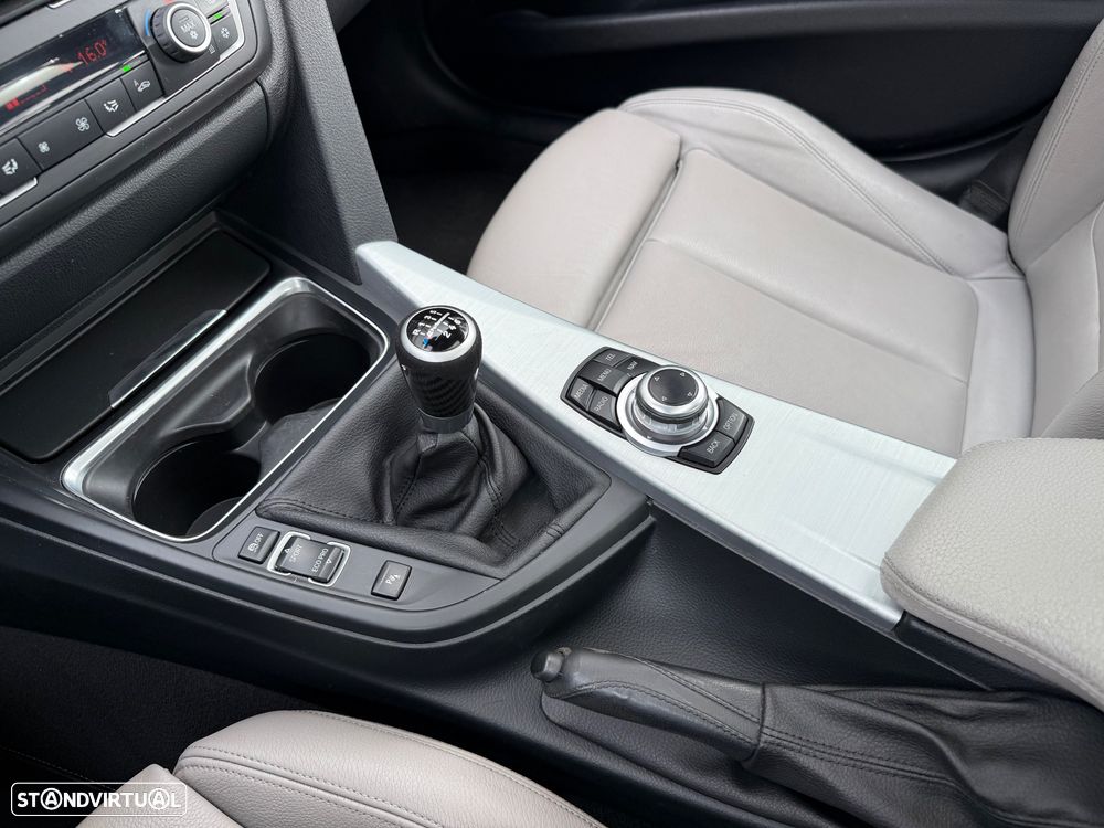 BMW 320 d Pack M - 25