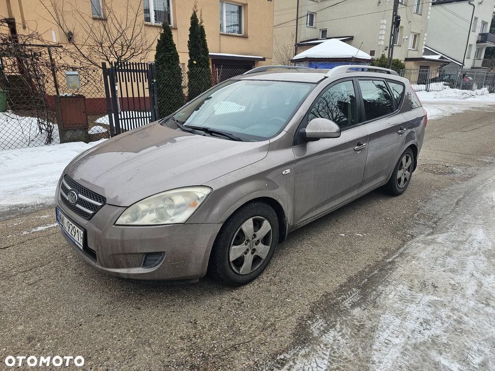 Kia Ceed 1.6 Crdi Comfort + - 1