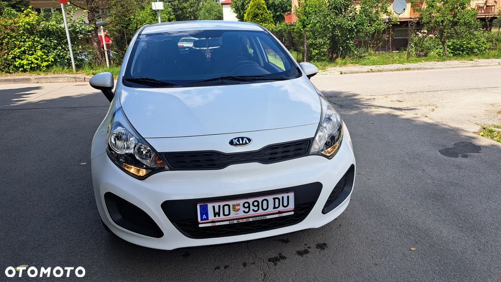 Kia Rio 1.2 L - 12