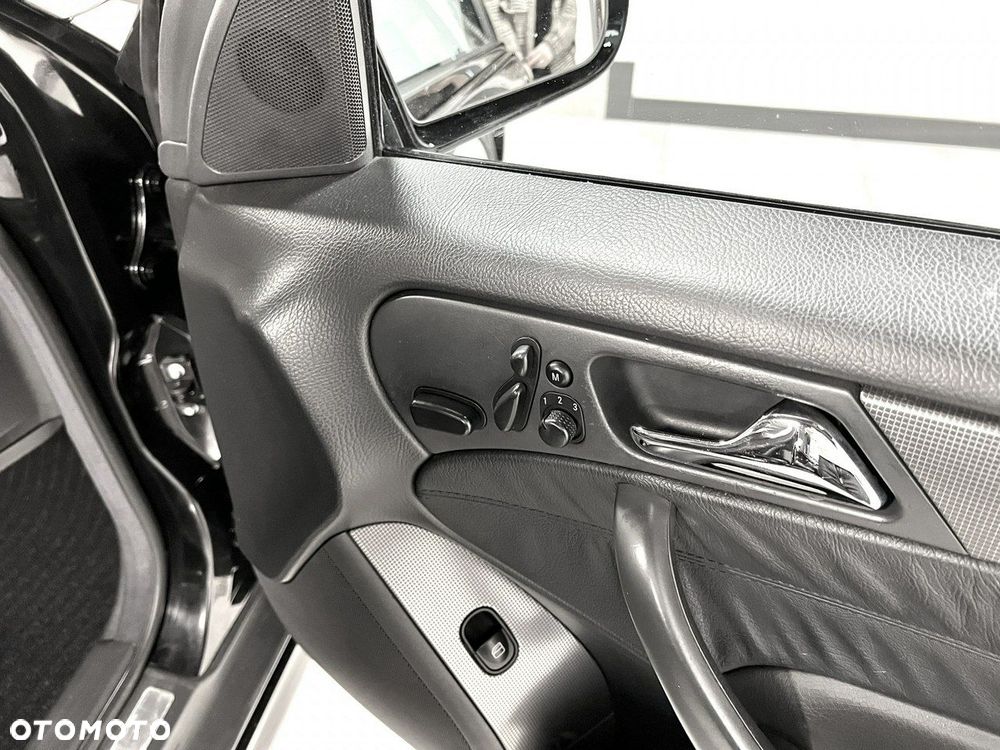 Mercedes-Benz Klasa C 32 AMG - 21