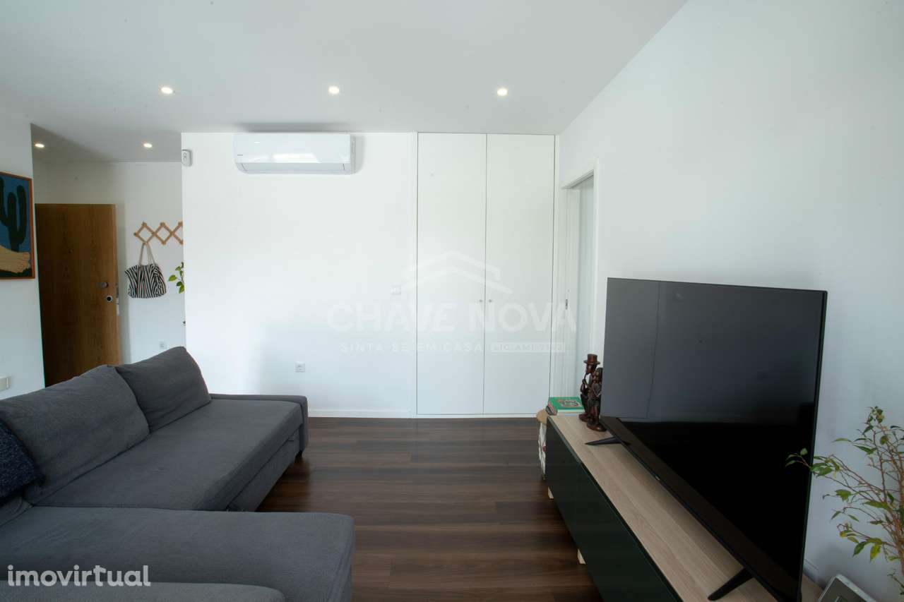 Apartamento T2 com Terraço e jardim privado de aproximadamente 130m2 - Grande imagem: 3/30