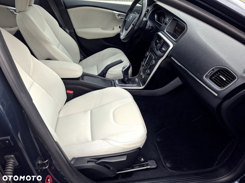 Volvo V40 D2 Momentum - 26