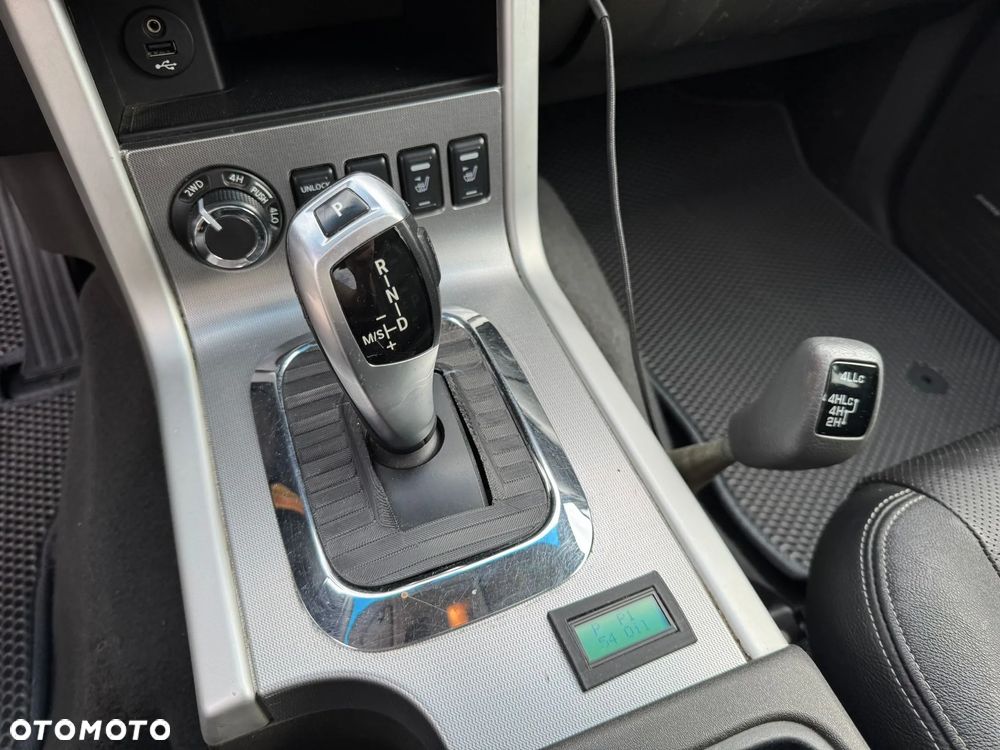 Nissan Navara 3.0 D V6 Platinum Long EU5 - 11