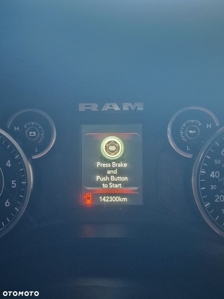RAM 1500 5.7 eTorque Crew Cab Shortbed Bighorn Black - 8