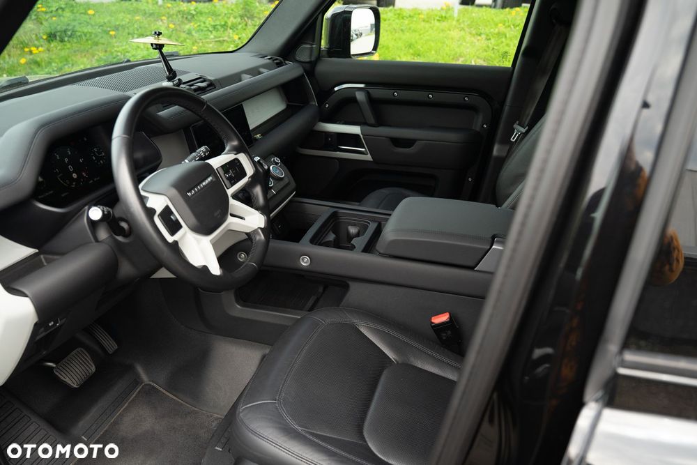 Land Rover Defender - 34