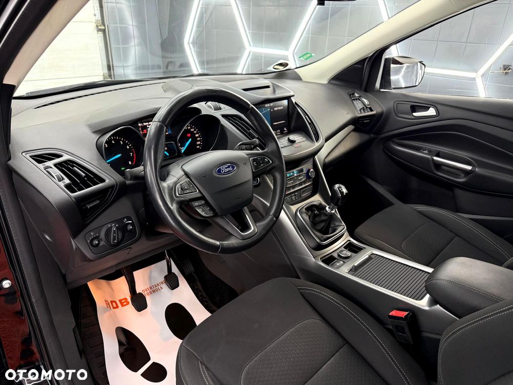 Ford Kuga 1.5 EcoBoost 2x4 Titanium - 24