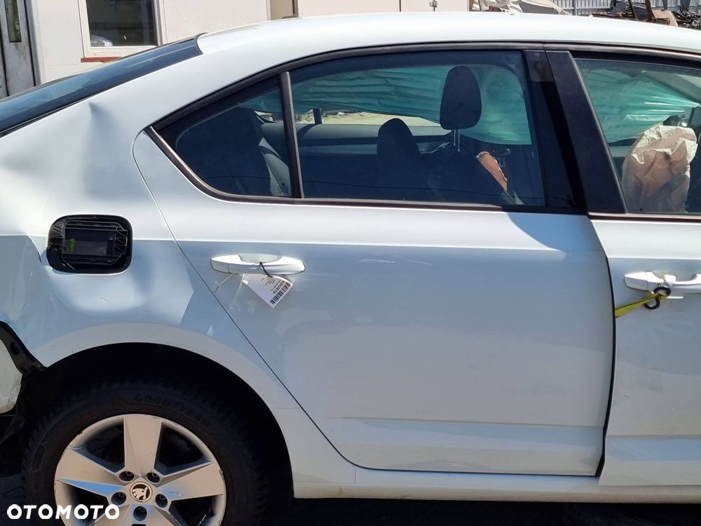 DRZWI PRAWE TYŁ SKODA OCTAVIA III HATCHBACK - 1