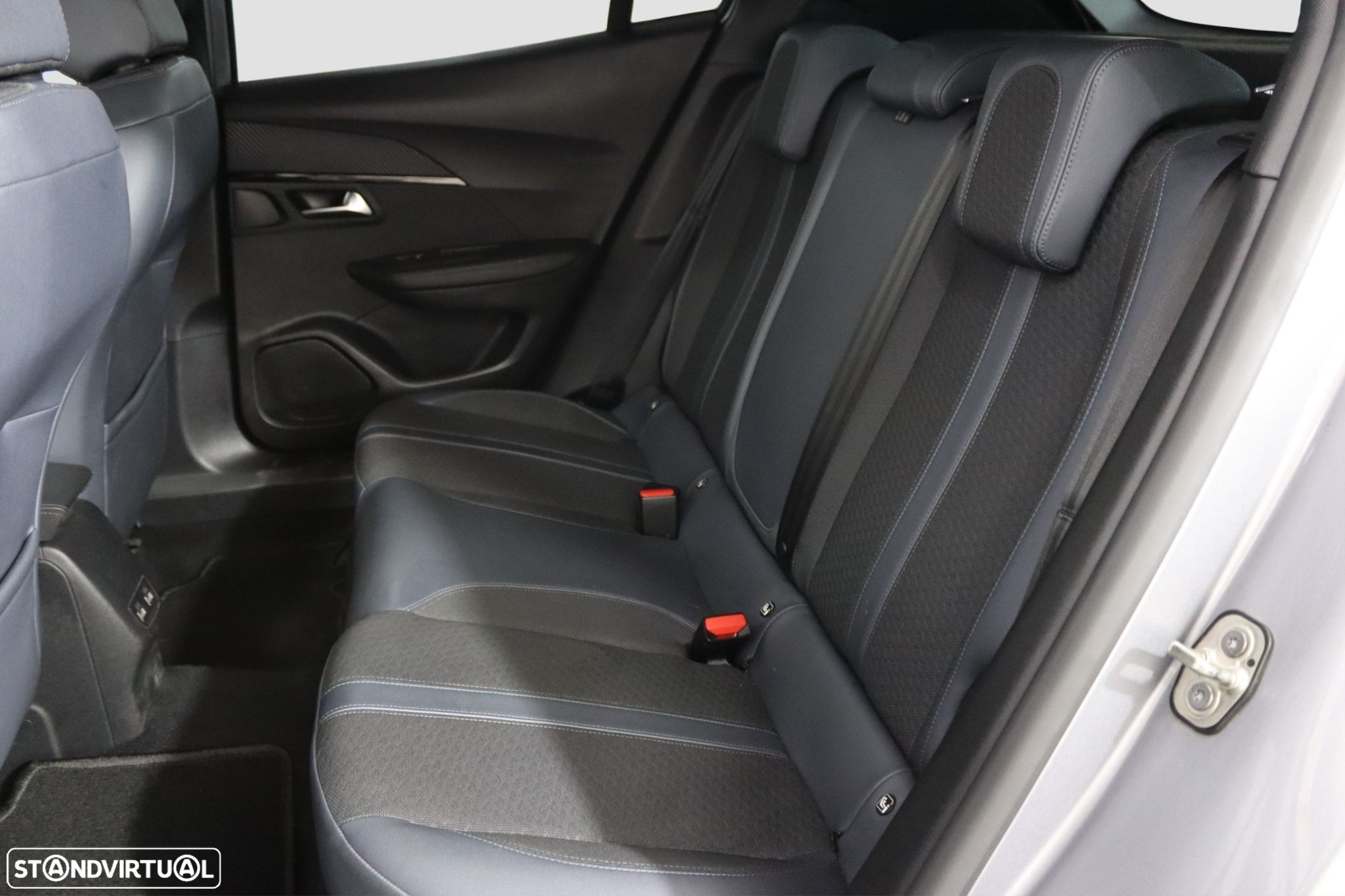 Peugeot 2008 PureTech 100 Allure - 12