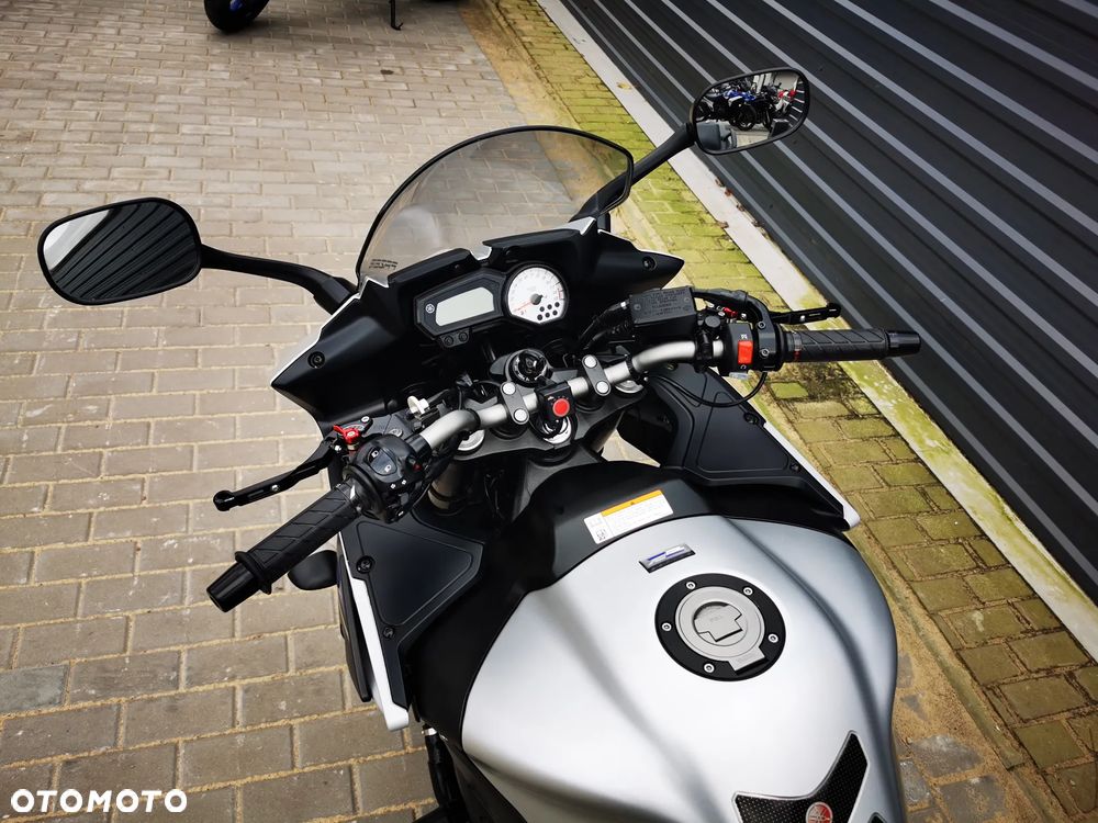 Yamaha FZ8 - 17