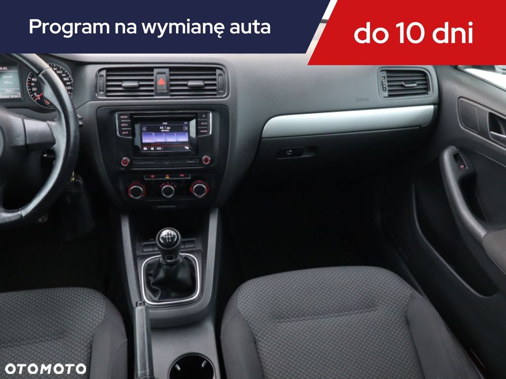 Volkswagen Jetta - 10
