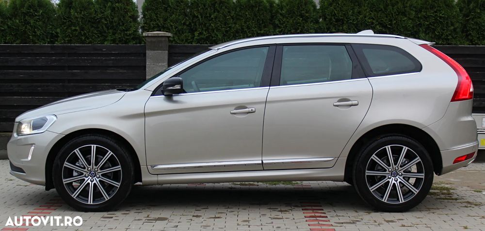 Volvo XC 60 D5 AWD Geartronic Summum - 8