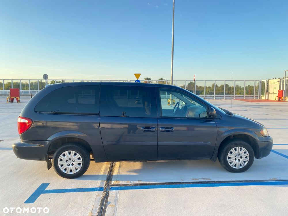 Chrysler Town & Country 3.3 LX - 11