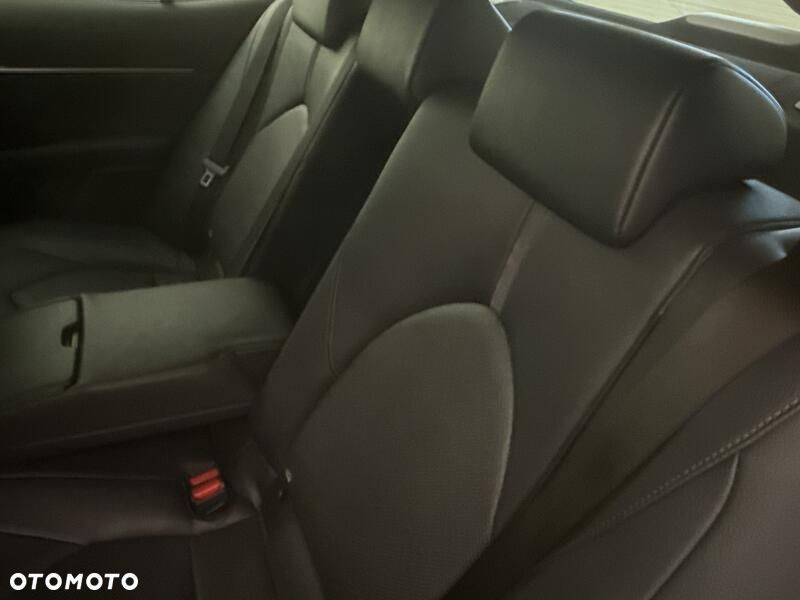 Toyota Camry 2.5 Hybrid Executive CVT - 21