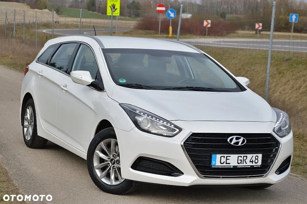 Hyundai i40 Kombi blue 1.6 Family - 2
