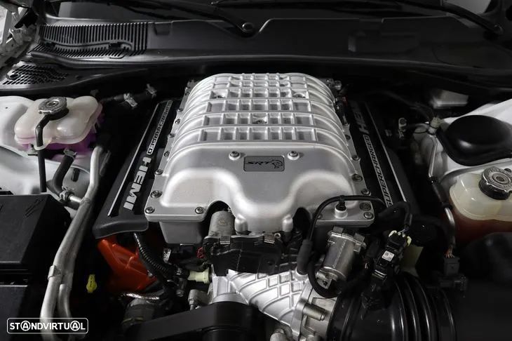 Dodge Challenger Auto SRT Hellcat - 17