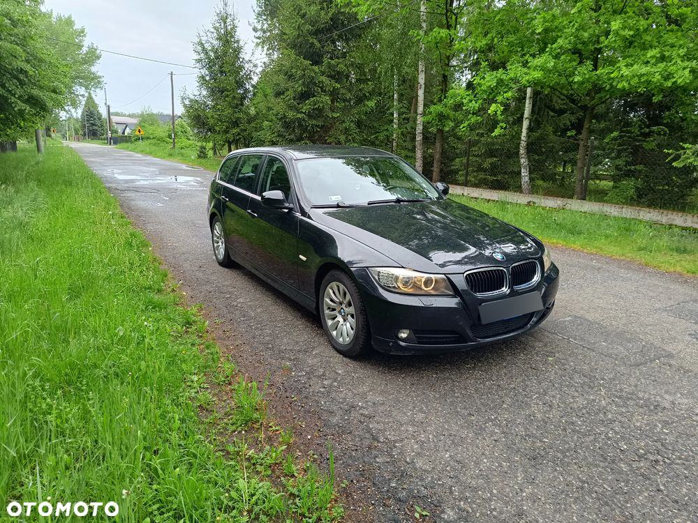BMW Seria 3 318i Touring - 2